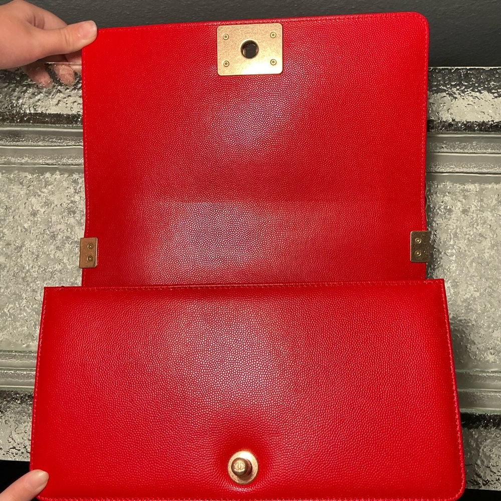 Elegant Red Quilted Shoulder Bag - Picture 5 of 9